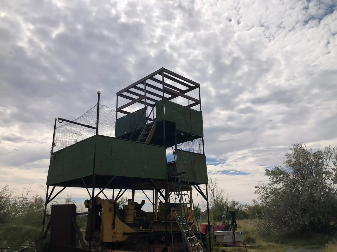Two-level hunting tower